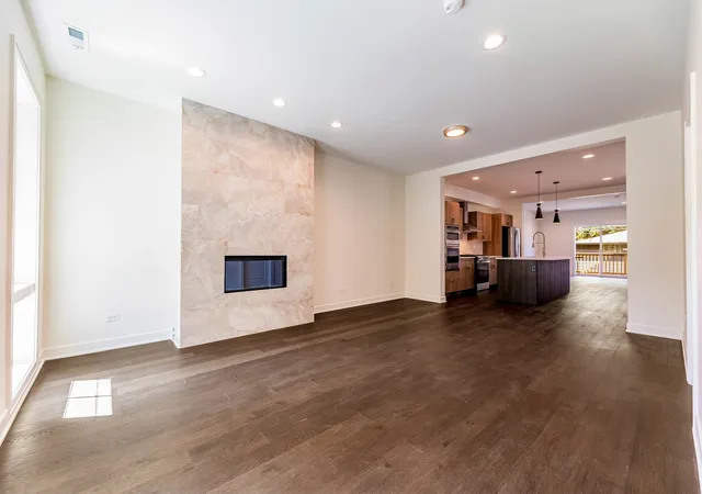 Listing Photo 4 - Condo for sale in building located at 2832 W Wilcox St, Chicago, IL 60612