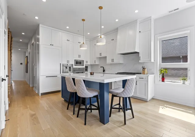 3rd image of 1525 N Bosworth Ave #3S, Chicago, IL 60642 | MLS# 12703900