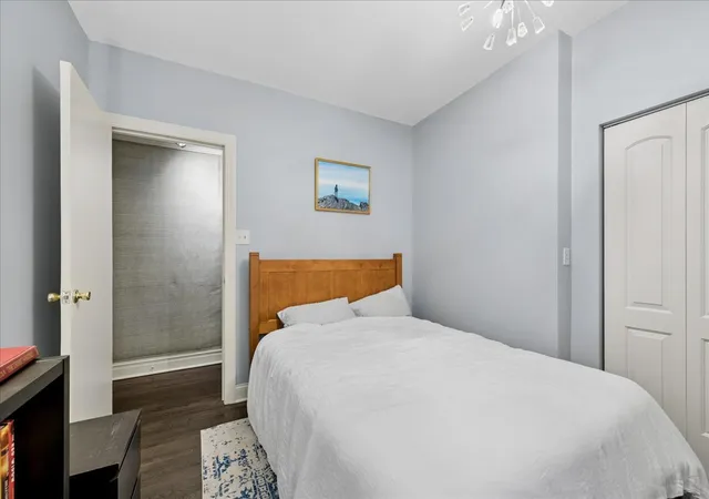 Homes for sale in Chicago, IL | 3750 N Lake Shore Drive, Chicago, IL 60613 | Houzeo