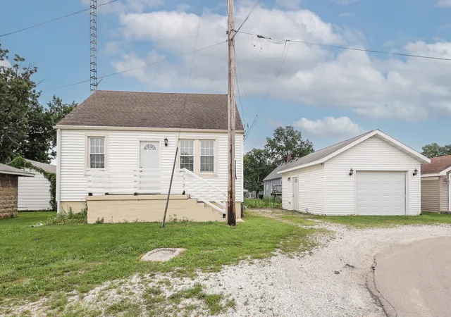Photo 1 of Single family home for sale at 1012 W 1/2 Lafayette St, Ottawa, IL 61350 | MLS# 12703970 | Listing updated on 2026-09-22
