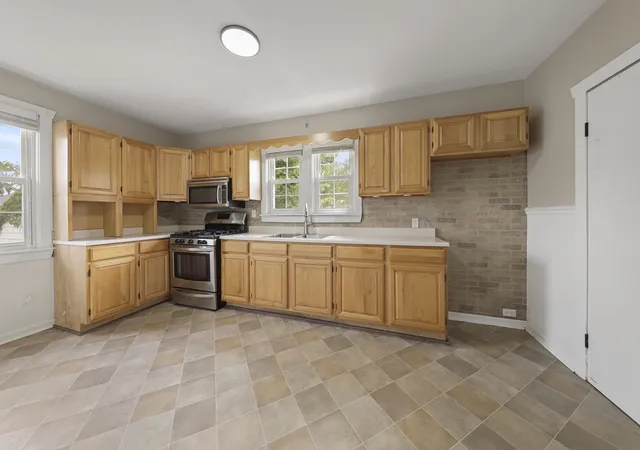 Photo 3 of Single family home for sale at 1012 W 1/2 Lafayette St, Ottawa, IL 61350 | MLS# 12703970 | Listing updated on 2026-09-22