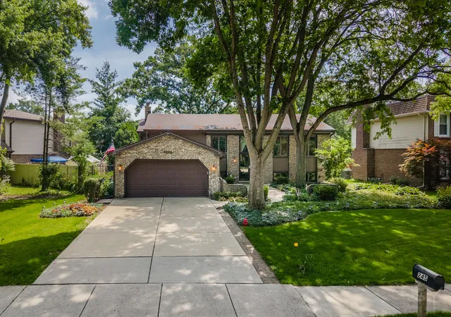 Photo 2 of Single family home for sale at 245 Montclare Ln, Wood Dale, IL 60191 | MLS# 12703984 | Listing updated on 2026-09-22