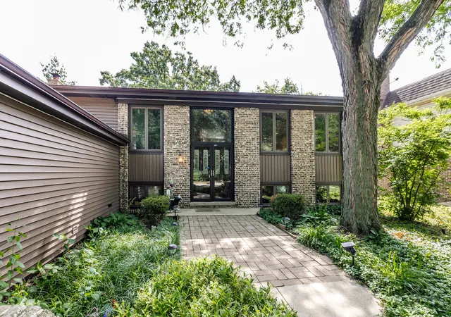 3rd image of 245 Montclare Ln, Wood Dale, IL 60191 | MLS# 12703984