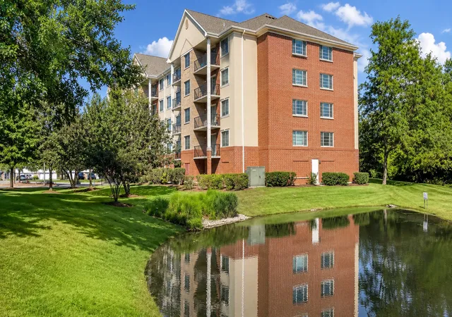 2nd image of 2301 Oakmont Wy, Darien, IL 60561