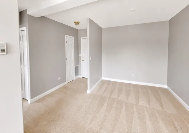 4th image of 2301 Oakmont Wy, Darien, IL 60561