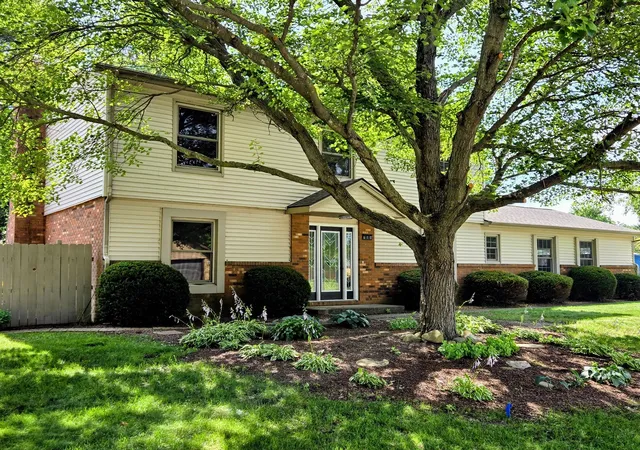 Photo 3 of Single family home for sale at 610 Dorset Cir, St. Joseph, IL 61873 | MLS# 12704062 | Listing updated on 2026-10-08