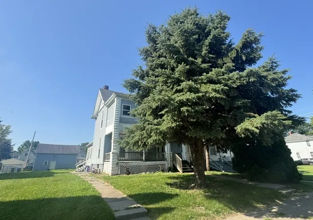 Listing Photo 1 - Condo for sale in building located at 547 6th Ave, Clinton, IA 52732