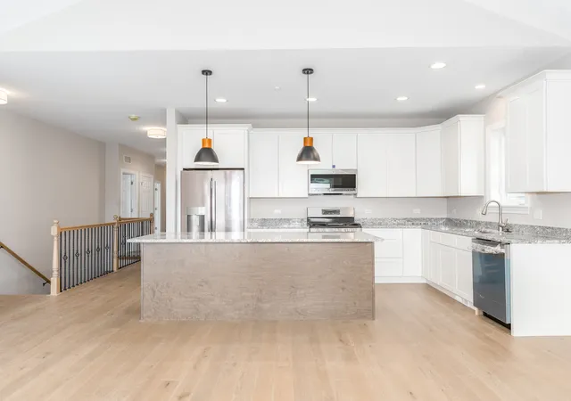 Photo 2 of Single family home for sale at 1452 Somerset Pl, Barrington, IL 60010 | MLS# 12704115 | Listing updated on 2026-08-25