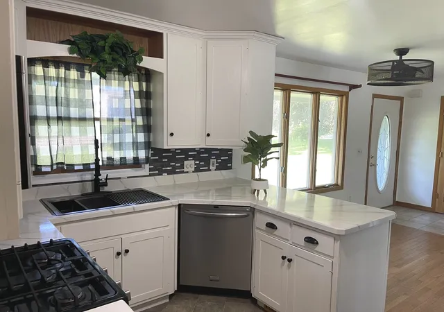 5th image of 23663 Hazel Rd, Sterling, IL 61081 | MLS# 12704184