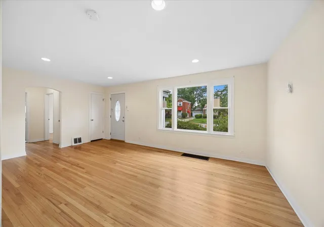 3rd image of 1307 Hull Ave, Westchester, IL 60154 | MLS# 12704188