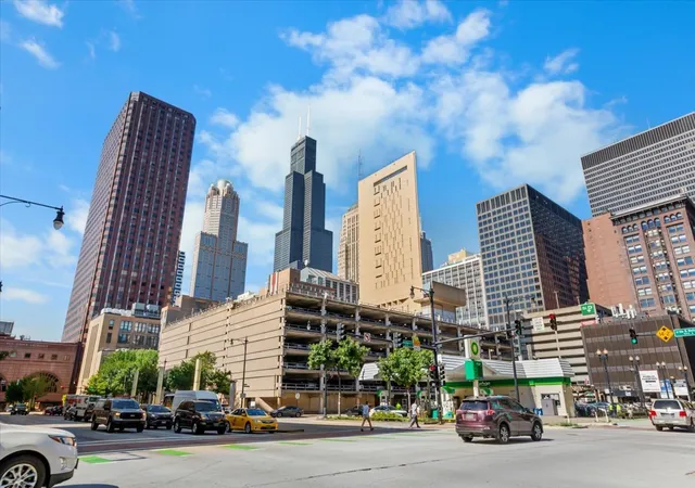 2nd image of 431 S Dearborn St, Chicago, IL 60605