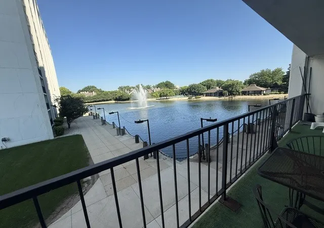 2nd image of 2005 S Finley Rd #203, Lombard, IL 60148 | MLS# 12704213