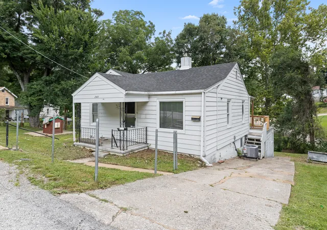 Homes for sale in Alton, IL | 2416 Arthur St, Alton, IL 62002 | MLS# 12704218
