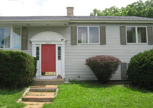 Homes for sale in Glenview, IL | 1007 Prairie Lawn Rd, Glenview, IL 60025 | MLS# 12704234