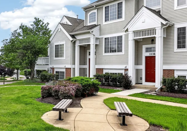2nd image of 1114 Andover Ct, Glendale Heights, IL 60139 | MLS# 12704239
