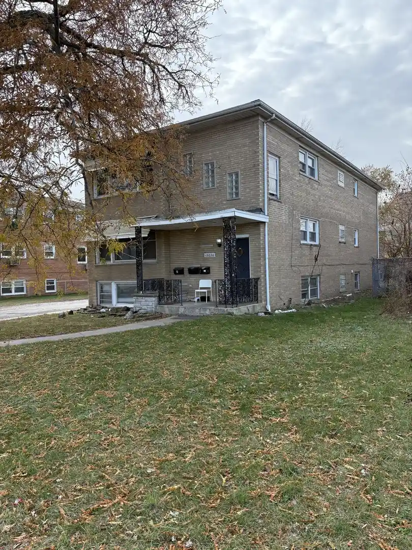 Listing Photo 2 - Condo for sale in 15020 Woodlawn Ave located at 15020 Woodlawn Ave, Dolton, IL 60419 - Unit 15020 Woodlawn Ave