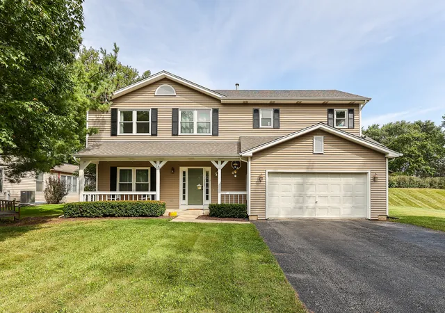 Photo 1 of Single family home for sale at 16 Crystal Ridge Dr, Crystal Lake, IL 60012 | MLS# 12704320 | Listing updated on 2026-09-15