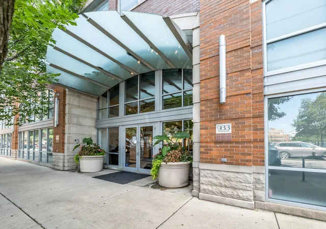 Homes for sale in Chicago, IL | 933 W Van Buren St #326, Chicago, IL 60607 | MLS# 12704339