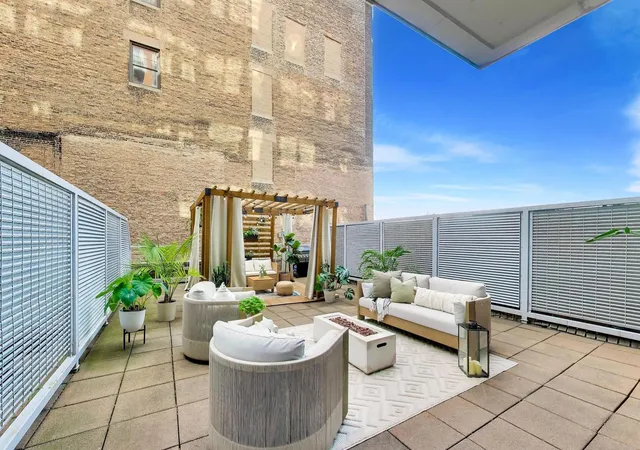 Homes for sale in Chicago, IL | 933 W Van Buren St #326, Chicago, IL 60607 | MLS# 12704339