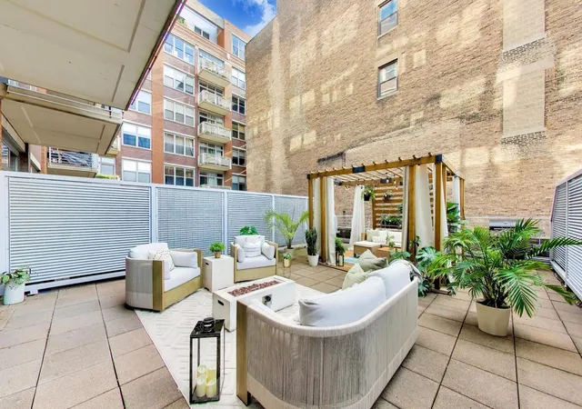 Homes for sale in Chicago, IL | 933 W Van Buren St #326, Chicago, IL 60607 | MLS# 12704339