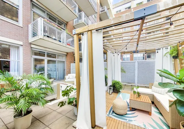 Homes for sale in Chicago, IL | 933 W Van Buren St #326, Chicago, IL 60607 | MLS# 12704339