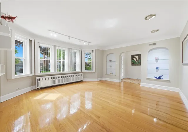 3rd image of 5919 N Bernard St, Chicago, IL 60659 | MLS# 12704351
