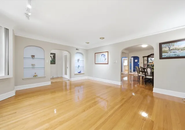 4th image of 5919 N Bernard St, Chicago, IL 60659 | MLS# 12704351