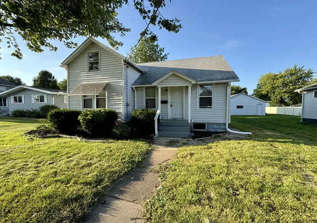 Homes for sale in Geneseo, IL | 549 E Orange St, Geneseo, IL 61254 | MLS# 12704354