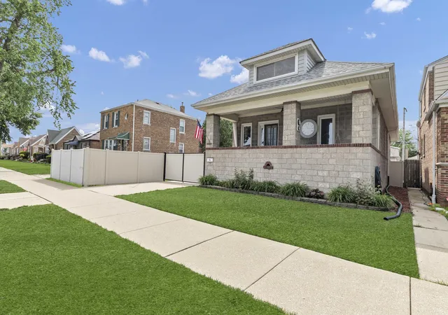 Homes for sale in Chicago, IL | 5412 S Natoma Ave, Chicago, IL 60638 | MLS# 12704356