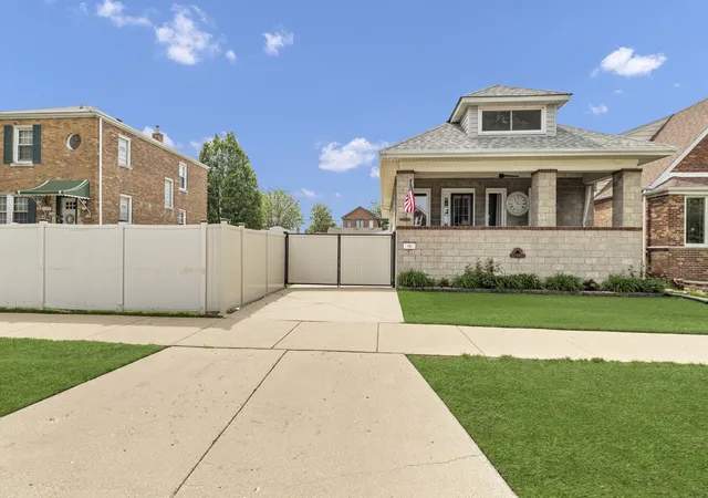 Homes for sale in Chicago, IL | 5412 S Natoma Ave, Chicago, IL 60638 | MLS# 12704356