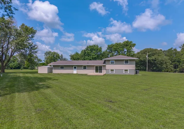 Photo 3 of Single family home for sale at 15795 E 2550 North Rd, Hudson, IL 61748 | MLS# 12704368 | Listing updated on 2026-10-05