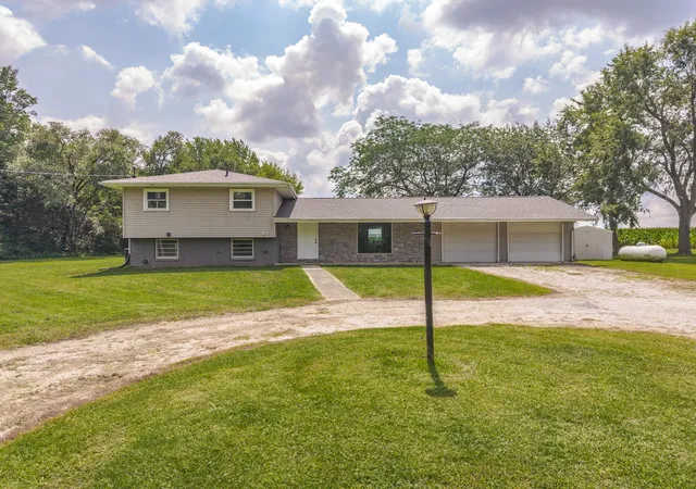 Photo 4 of Single family home for sale at 15795 E 2550 North Rd, Hudson, IL 61748 | MLS# 12704368 | Listing updated on 2026-10-05