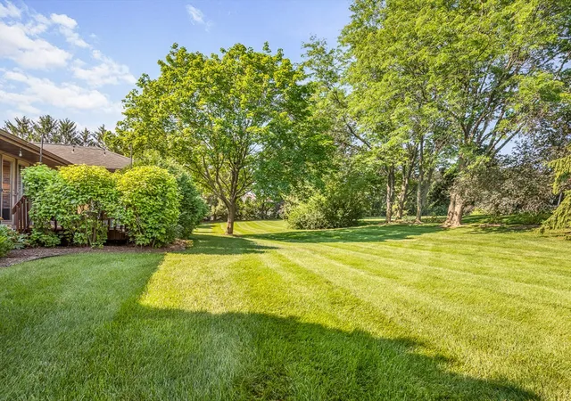 2nd image of 1130 Fox Chase Ln, Rockford, IL 61107