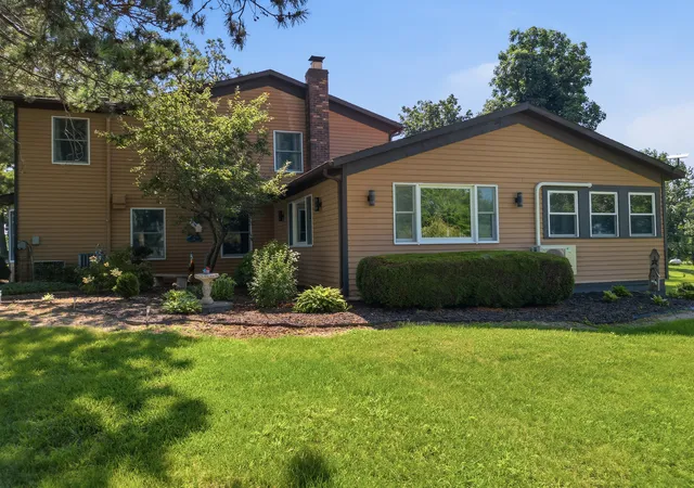 Photo 4 of Single family home for sale at 8178 Oakville Rd, Mt. Carroll, IL 61053 | MLS# 12704418 | Listing updated on 2026-09-17