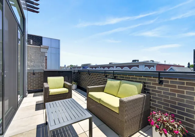 5th image of 1342 W Belmont Ave, Chicago, IL 60657