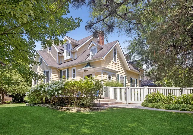 1st image of 801 N Madison St, Hinsdale, IL 60521 | MLS# 12704433