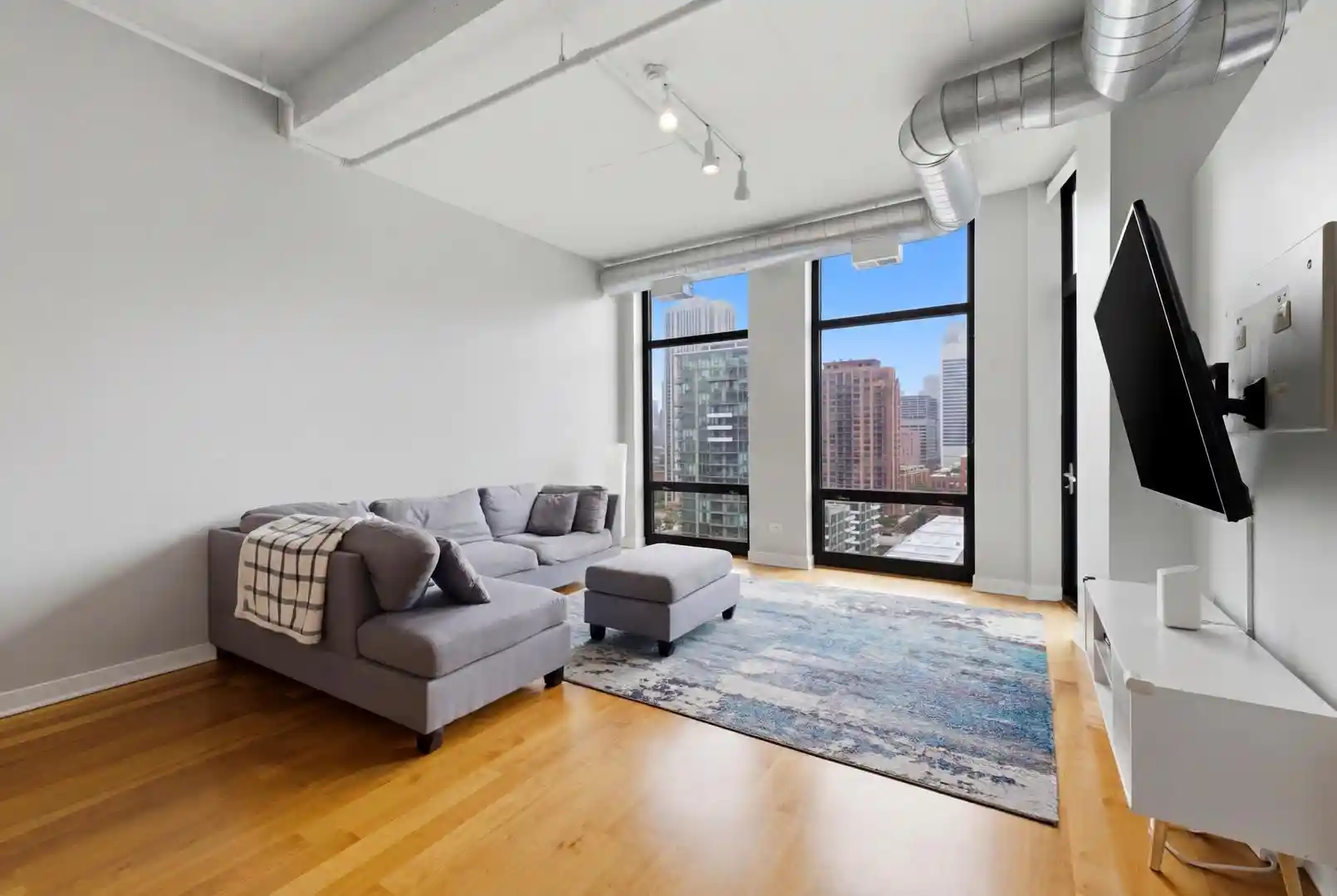 Listing Photo 2 - Condo for sale in 740 W Fulton St located at 740 W Fulton St, Chicago, IL 60661 - Unit #1303