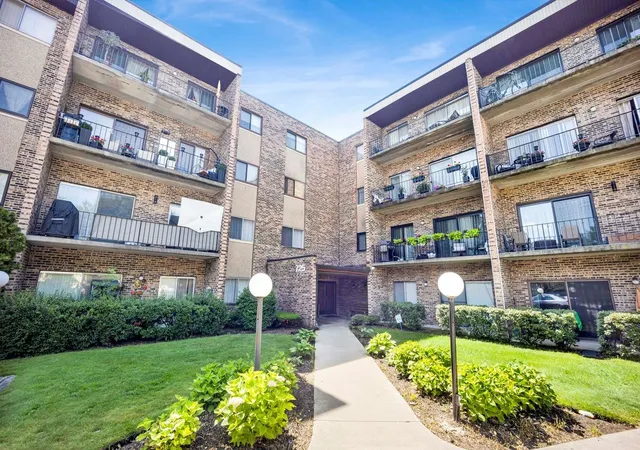 1st image of 725 W Huntington Commons Rd #416, Mount Prospect, IL 60056 | MLS# 12704490