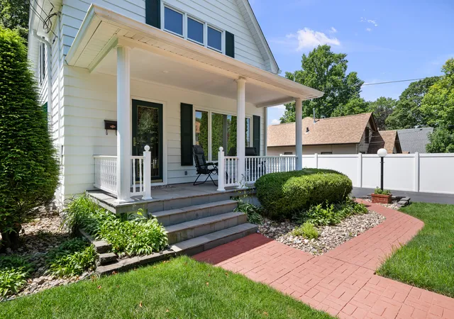 2nd image of 1342 45th Ave, Rock Island, IL 61201 | MLS# 12704497