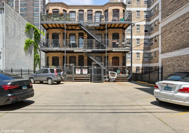 2nd image of 929 W Eastwood Ave, Chicago, IL 60640