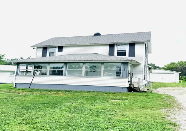 Photo 1 of Sale Pending at 506 W Lincoln, Hoopeston, IL 60942 | MLS# 12704512 | Listing updated on 2026-08-16