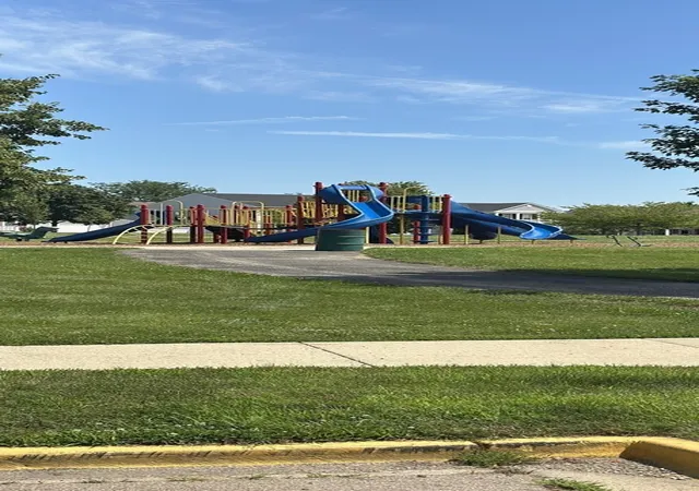 2nd image of 807 Serendipity Dr, Aurora, IL 60504