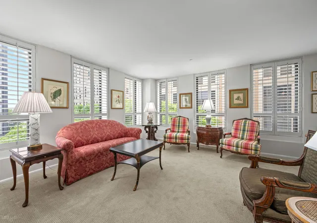 2nd image of 260 E Chestnut St #512, Chicago, IL 60611 | MLS# 12704568