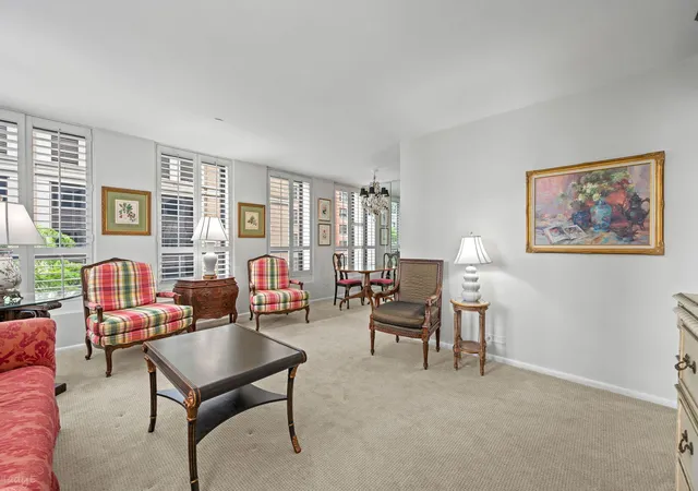 3rd image of 260 E Chestnut St #512, Chicago, IL 60611 | MLS# 12704568