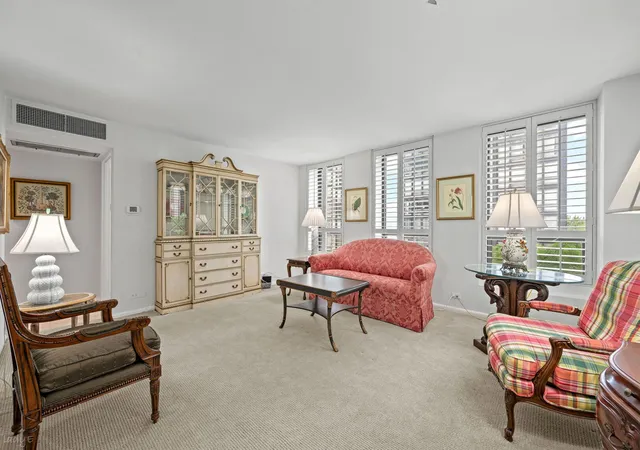 4th image of 260 E Chestnut St #512, Chicago, IL 60611 | MLS# 12704568