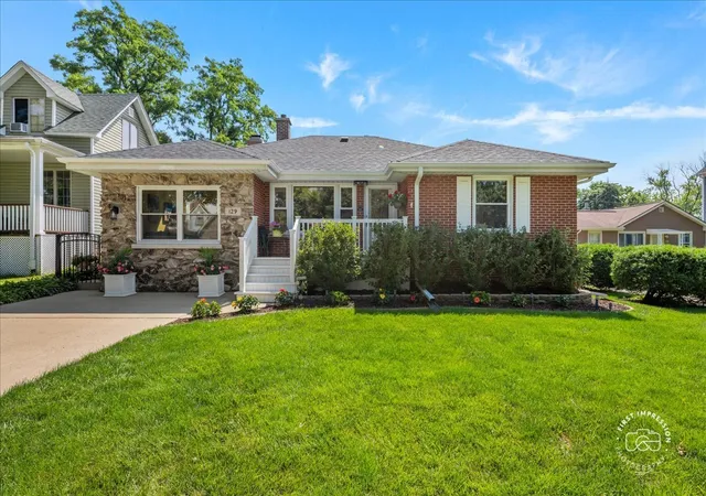 Photo 2 of Single family home for sale at 129 S Hudson St, Westmont, IL 60559 | MLS# 12704583 | Listing updated on 2026-09-14