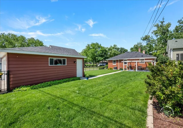 Photo 3 of Single family home for sale at 129 S Hudson St, Westmont, IL 60559 | MLS# 12704583 | Listing updated on 2026-09-14