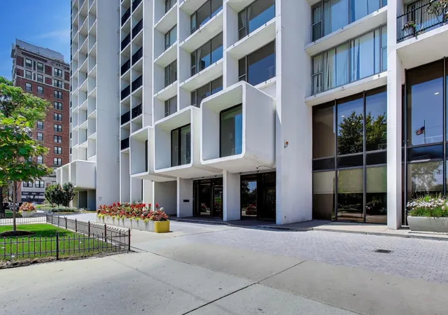 2nd image of 3200 N Lake Shore Dr #806, Chicago, IL 60657 | MLS# 12704672