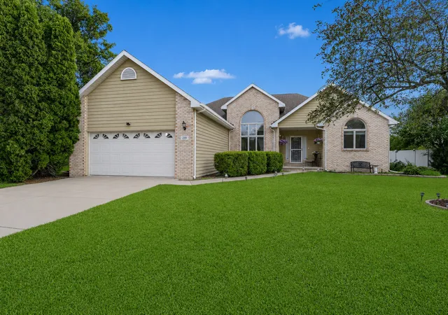 1st image of 219 Greenbriar Ln, Bourbonnais, IL 60914 | MLS# 12704715
