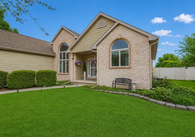 3rd image of 219 Greenbriar Ln, Bourbonnais, IL 60914 | MLS# 12704715